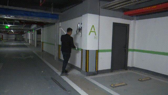 DƬ
